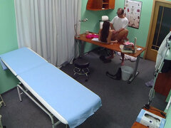 Amateur, Engañando, Médico, Penetracion con dedos, Lamidas, Oficina, Pov, Uniforme
