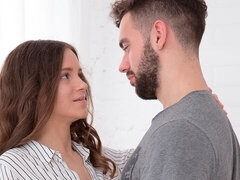 Gros cul, Grosse bite, Gros seins, Sucer une bite, Brunette brune, En levrette, Maigrichonne, Adolescente