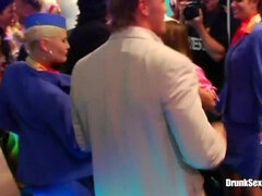 Kukk suging, Påkledd, Dansing, Sexy undertøy, Orgie, Strømper, Suging, Våt