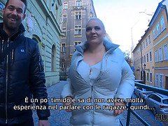 Hunter interrompe un appuntamento al buio e scopa una bionda calda con grandi seni