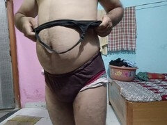 Anal, Sucer une bite, Éjaculer dans la bouche, Branlette thaïlandaise, Humiliation, Massage, Public, Toilettes