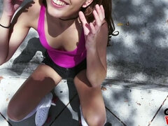 Leie, Blasen, Braunhaarige, Hundestellung, Im freien, Höschen, Piercing, Tätowierung