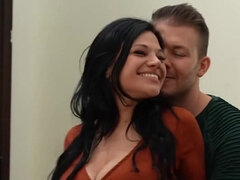 Hatalmas hátsó, Tekintélyes didik, Cumizás, Latin lány, Nyalás, Érett feleség, Nuni, Valóság