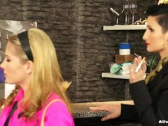 18 jaar, Lesbisch, Slipje, Satijn, Schoolmeisje, Nat