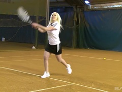 Anal, Blond, Sperm skott, Ansiktssperm, Moden, Piercingen, Tattovering, Trekant