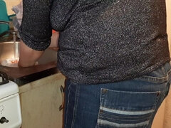 I Masturbate Riskily and Secretly so That My Stepmom Doesn't Find Out That I'm a Lesbian