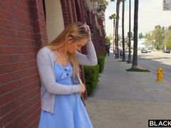 Grosser schwanz, Schwarz, Blondine, Süss, Kehlenfick, Interrassisch, Natürlich, Titten