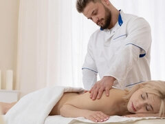 18 años, Verga grande, Mamada, Linda, Estilo perrito, Tetas naturales, Adolescente, Tetas