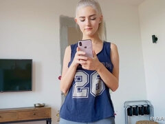 Nana, Grosse bite, Sucer une bite, Masturbation, Seins naturels, Chatte, Adolescente, Nénés