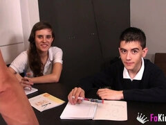 Amatør, Stor pik, Brunette, Hd, Mager, Spansk, Teenager, Uniform