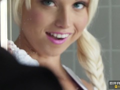 Blonde, Sucer une bite, En levrette, Faciale, Léchez, De plein air, Réalité, Douche