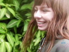 Brunett, Fingering, Flickvän, Orgasm, Utomhus, Pov, Offentlig, Retas