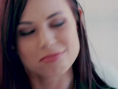 Aidra Fox likes to have sex all day long with Ricky Johnson, during a luxurious vacation