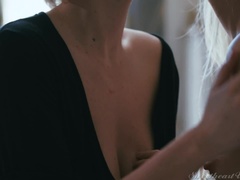 69, Lízanie análu, Veľké kozy, Blondína, Žena, Džínsy, Tetovanie, Kozičky