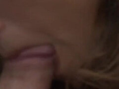 미인, 오랄섹스, 흑갈색 머리, 사정 샷, 귀여운, 머리카락이 많은, 야외의