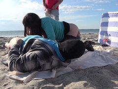 Strand, Huisvrouw, Rijpe lesbienne, Buiten, Kousen, Trio, Tieten likken, Vrouw