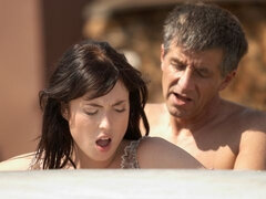 Μεγάλα βυζιά, Πίπα, Μελαχροινή, Σε στάση σκύλου στα τέσσερα, Φόρεμα, Μαλακία, Ώριμη γυναίκα, Απογύμνωση