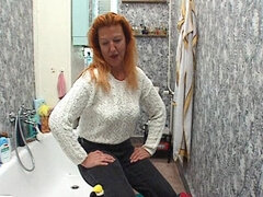 Łazienka, Dildo, Płeć żeńska, Masturbacja, Dojrzałe, Orgazm, Rudowłosa, Solo