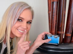 Blondine, Blasen, Hundestellung, Handjob, Hardcore, Tätowierung, Jungendliche (18+), Flotter dreier