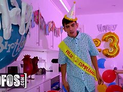 Verga grande, Tetas grandes, Mamada, Pequeña, Afeitado, Español, Trio, Tetas