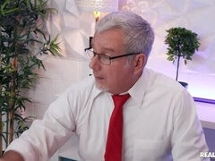 Amerikkalainen, Isot tissit, Suihinotto, Kyrpä, Tumma, Alusvaatteet, Sukkahousut, Sihteeri