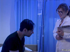 Anális szex, Kötözés, Gesztenyebarna, Felpeckelve, Fájdalom, Rab, Fenekelés, Megkötözve