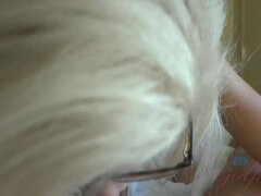 Blonde, Lunettes, Branlette thaïlandaise, Petite femme, Pov, Adolescente, Nénés, Vibromasseur