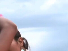 ビーチ, 美人, フェラチオ, 顔射, 乳首, アウトドア, 三人, オッパイの