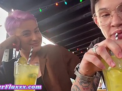 Amatør, Babe, Give finger, Kæreste, Lesbisk, Tatovering, Bryster