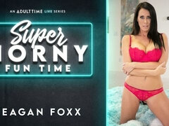 Traseiro, Morena, Masturbação, Boquiaberta, Punheta, Mãe gostosa, Solo chão, Brinquedos