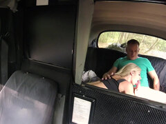 Zadok, Blondína, Kuřba, Auto, Peniaze, Vonku, Pička, Kozičky