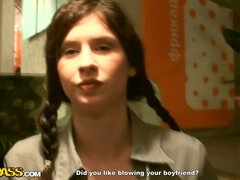 Anal, Brunette brune, Faciale, Talons, Argent, Public, Plan cul à trois
