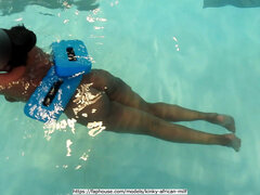 Amateur, Noire, Mature, Piscine, Solo, Suédoise, Sous marin