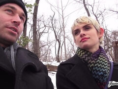 Gros cul, Grosse bite, Blonde, Sucer une bite, En levrette, Cheveux courts, Adolescente, Nénés