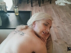 Amatör, Rumpa, Sovrum, Blondin, Pool, Pov, Tatuering, Tuttar