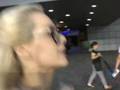 Enthousiasteling, Blond, Pijpbeurt, Voetbeurt, Vriendin, Brillen, Kut duiken, Tatoeage