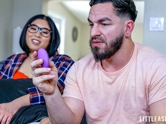 큰 엉덩이, 큰 음경, 오랄섹스, 흑갈색 머리, 도기스타일, 자연의 가슴, 짧은 머리, 청소년