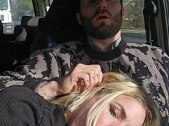 Blondin, Avsugning, Bil, Par, Sperma i munnen, Hd, Offentlig, Tatuering