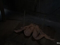 Blond, Dildoen, Dominerende kvinne, Fingring, Lesbisk, Avstraffelse, Fitte, Slave