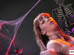 Grosser arsch, Grosser schwanz, Sperma im mund, Rotschopf, Ablutschen