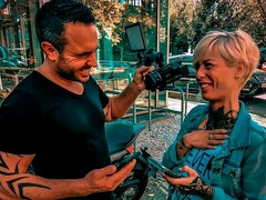 Κώλος, Μεγάλος κώλος, Πίπα, Σε στάση σκύλου στα τέσσερα, Εκτός, Πρώτου προσώπου, Ξυρισμένη, Φούστα