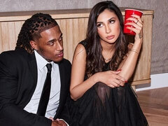 18, 큰 엉덩이, 큰 음경, 큰 가슴, 오랄섹스, 흑갈색 머리, 도기스타일, 다른 인종간의