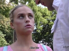 Vinna Reed's tight Czech pussy gets pounded in park by intelligente Ab holung