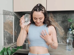 18 ans, Cuisine, Masturbation, Orgasme, Chatte, Russe, Solo, Adolescente