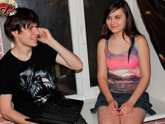 Gros cul, Sucer une bite, Brunette brune, Cocu, En levrette, Fétiche, Adolescente, Nénés