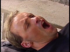 Røv, Pik sutte, Sædskud, Hæle, Mor jeg gerne vil kneppe, Nøgen, Kort hår, Underlig