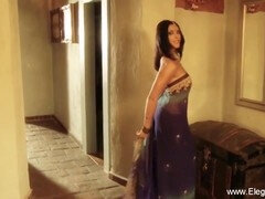 Indienne, Maman, Nue  à poil, Petite femme, Chatte, Timide, Belle mère, Jarretelles