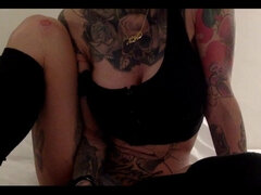 Gros seins, Blonde, Danoise, Européenne, Mère que j'aimerais baiser, Petite femme, Piercing, Tatouage