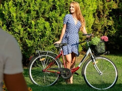 Blondynka, Obciąganie, Styl na pieska, Obciąganie, Lizanie, Mamuśka, Na wolnym powietrzu, Cipka