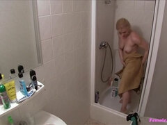 Athletic Beauty Showers And Masturbates For Hot Agent's Pleasure